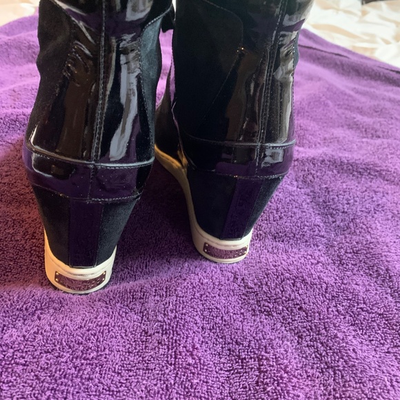 Jimmy Choo Black Suede/Patent Leather Wedge Bootie sz 39 - Picture 5 of 10